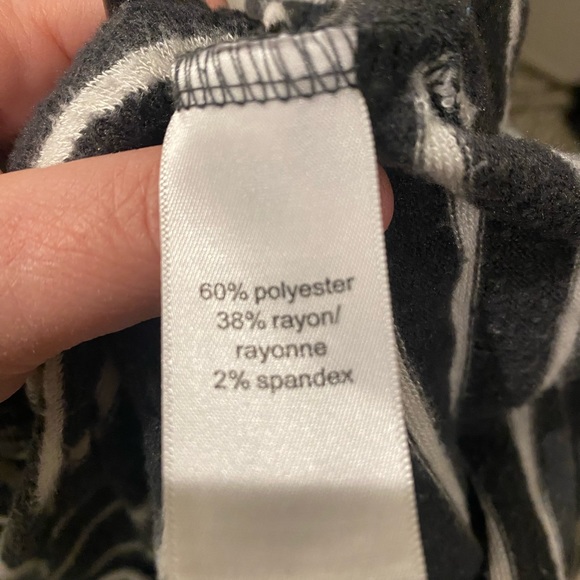 Maurice’s size 0X gray and white striped, long sleeve shirt - Picture 3 of 4